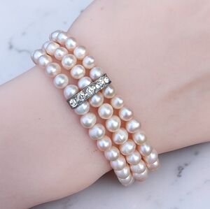 Elegant Pink Pearl Bracelet